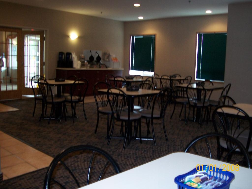 Days Inn By Wyndham Moose Jaw Dış mekan fotoğraf