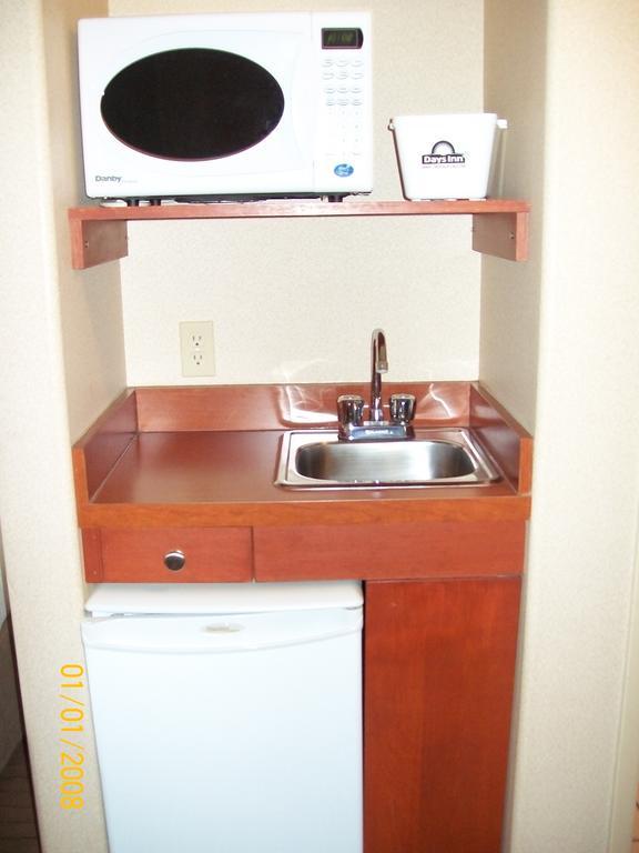 Days Inn By Wyndham Moose Jaw Dış mekan fotoğraf