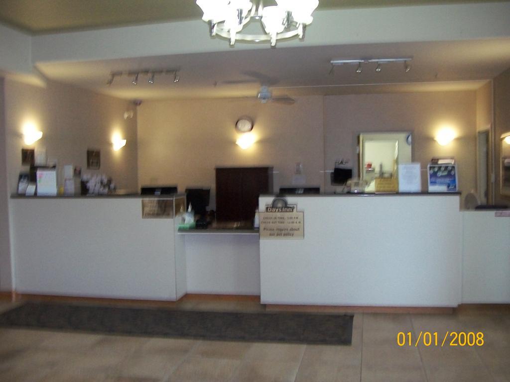 Days Inn By Wyndham Moose Jaw Dış mekan fotoğraf